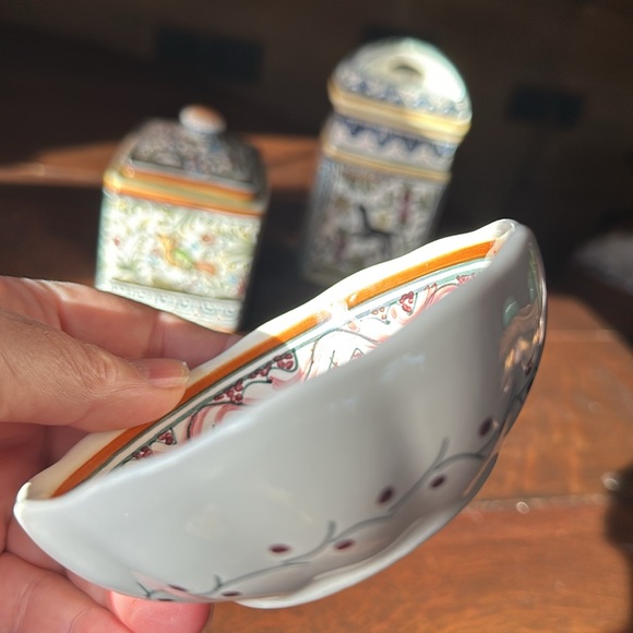 🇵🇹 Ceramicas De Caimbra hand painted 4” bowl from Portugal. Pink/yellow/green - Picture 5 of 9